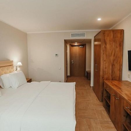 גגרה Amza Park Hotel מראה חיצוני תמונה
