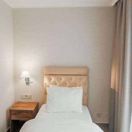 גגרה Amza Park Hotel מראה חיצוני תמונה