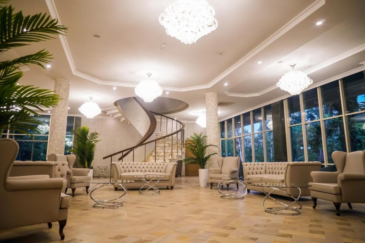 גגרה Amza Park Hotel מראה חיצוני תמונה
