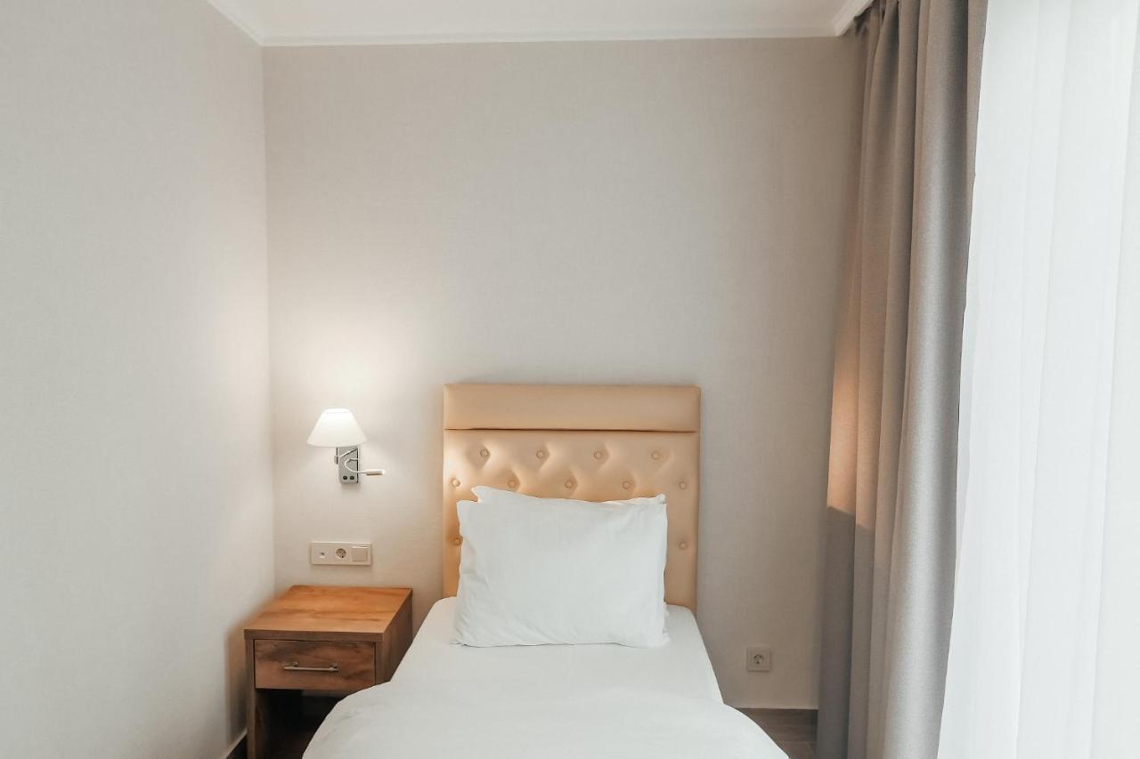 גגרה Amza Park Hotel מראה חיצוני תמונה
