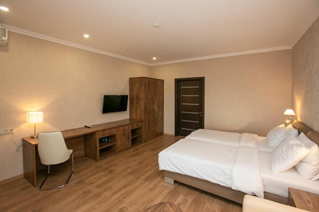 גגרה Amza Park Hotel מראה חיצוני תמונה