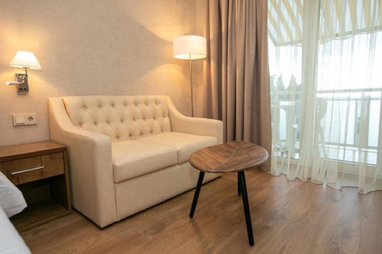 גגרה Amza Park Hotel מראה חיצוני תמונה