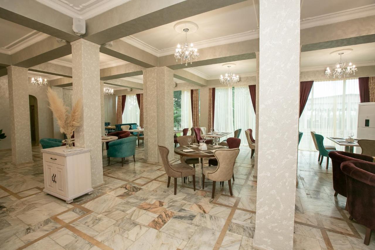 גגרה Amza Park Hotel מראה חיצוני תמונה