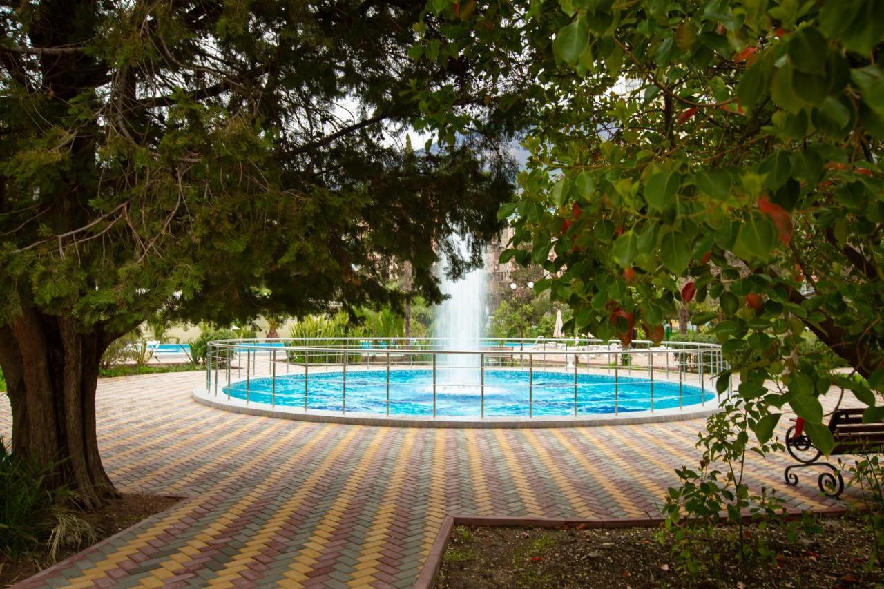 גגרה Amza Park Hotel מראה חיצוני תמונה