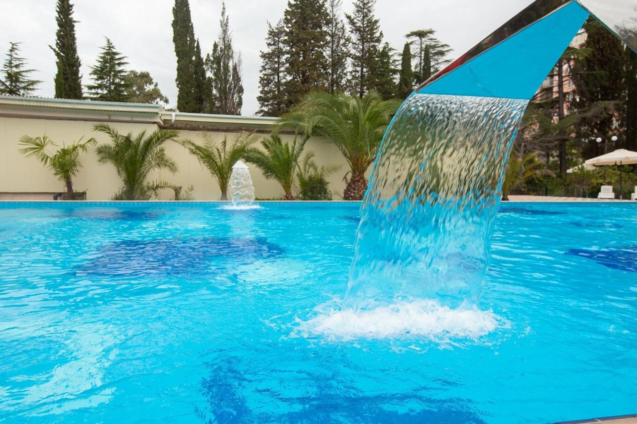 גגרה Amza Park Hotel מראה חיצוני תמונה